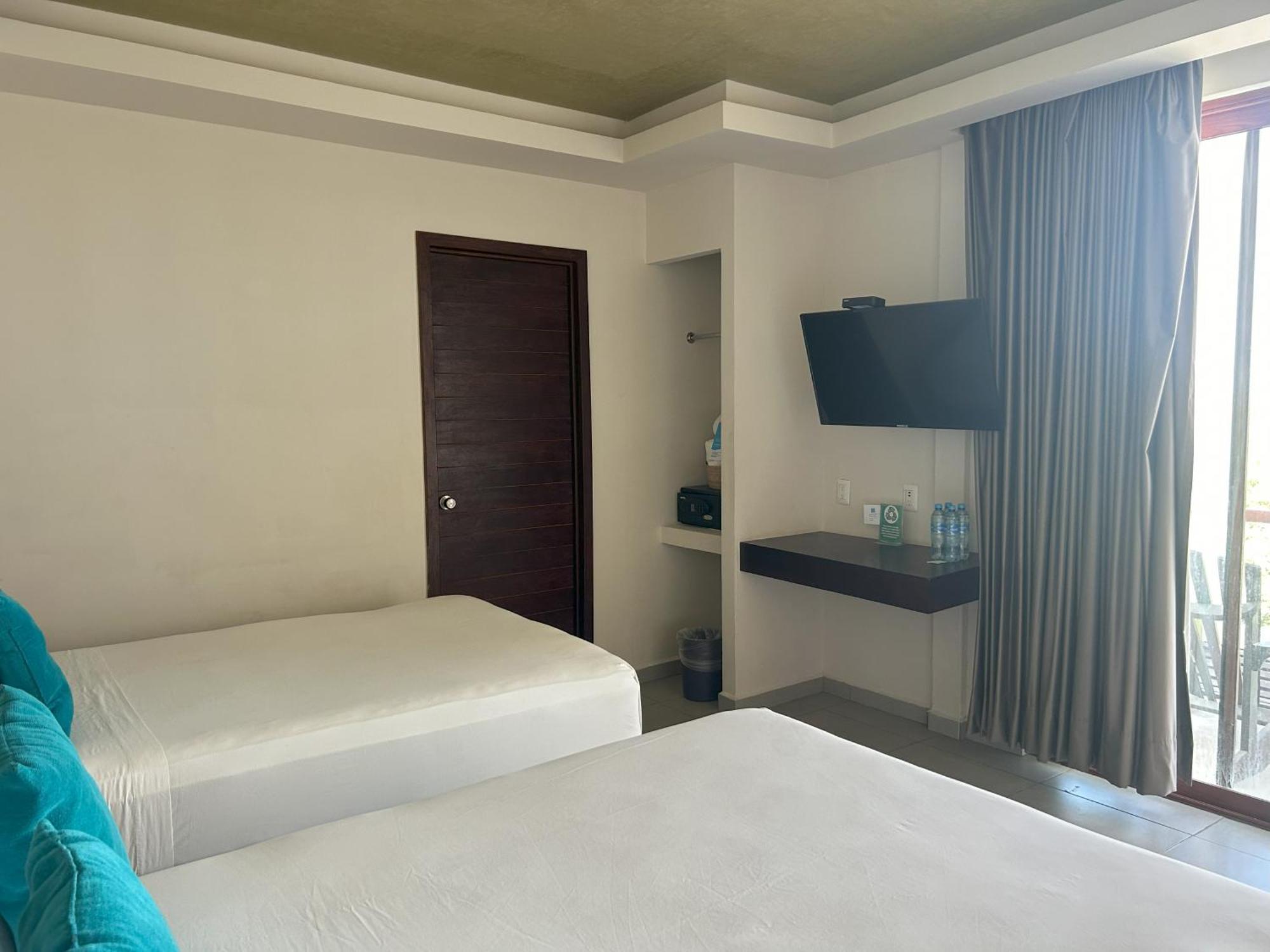 Aquastar Hotel & Apartments Mahahual Exterior photo